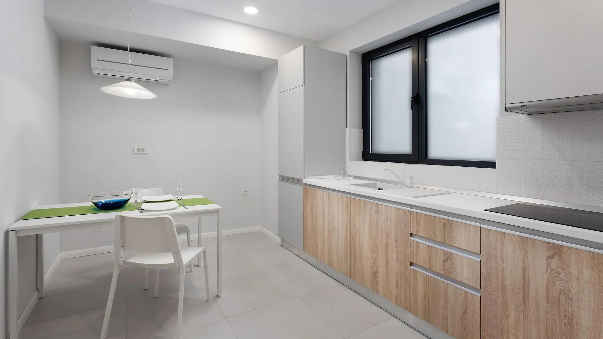 Athina Suites Hotel Bukarest 4*,